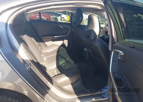 2017 Volvo S60 Inscription T5 z USA, uszkodzony, nr VIN LYV402HKXHB195557